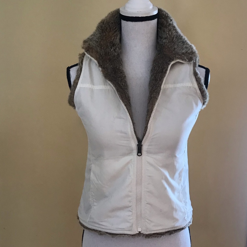 Gap vest ( faux fur )